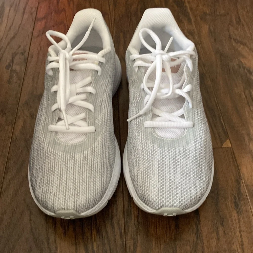 NWOT.  Under Armour Charged Impulse sneakers.  Size 8.5 - Picture 2 of 7
